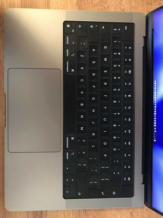 MacBook Pro 14 M3--2023--8GB RAM 1TB