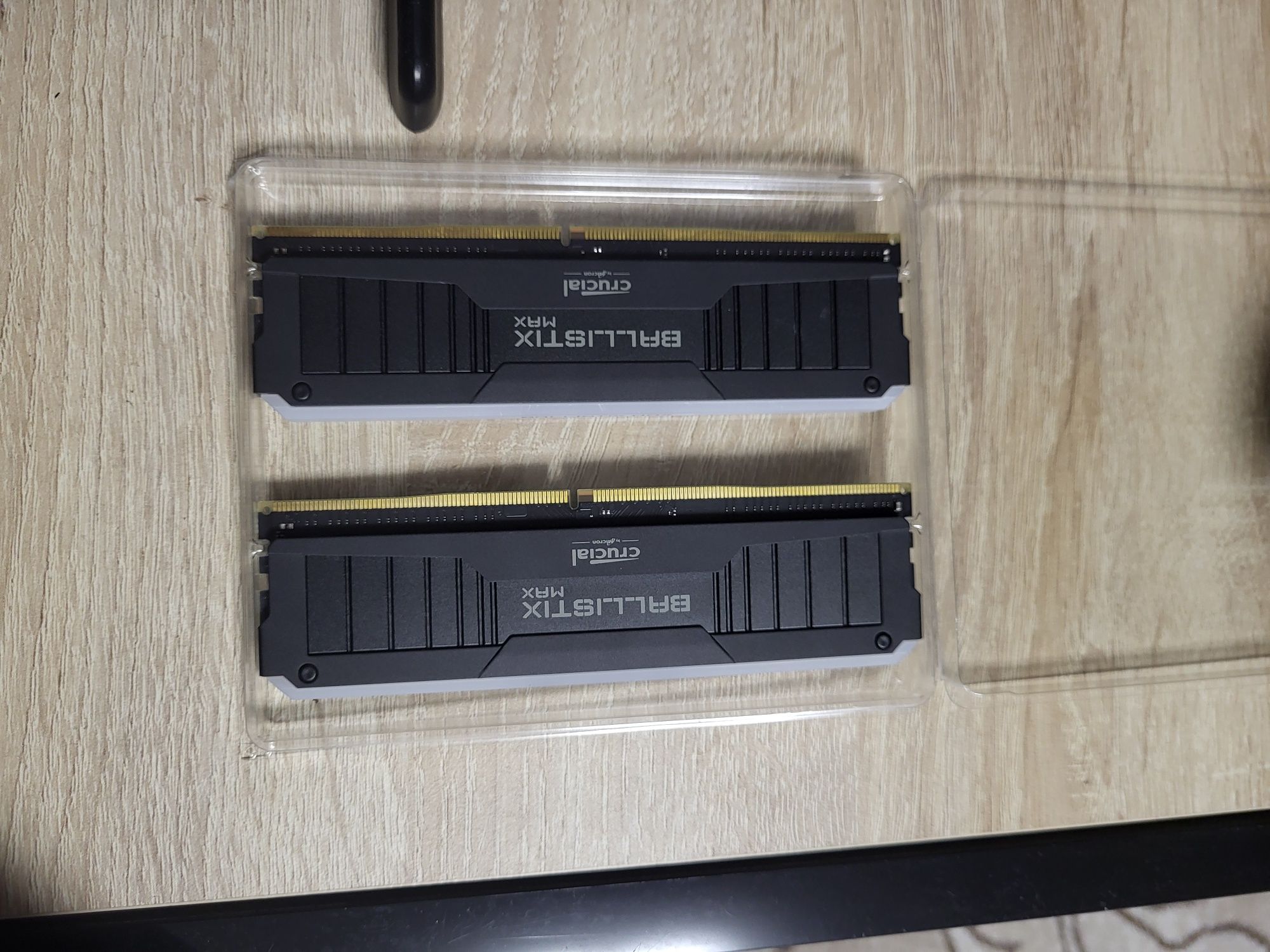 Memorie RAM 16GB DDR4 4400mhz impecabila