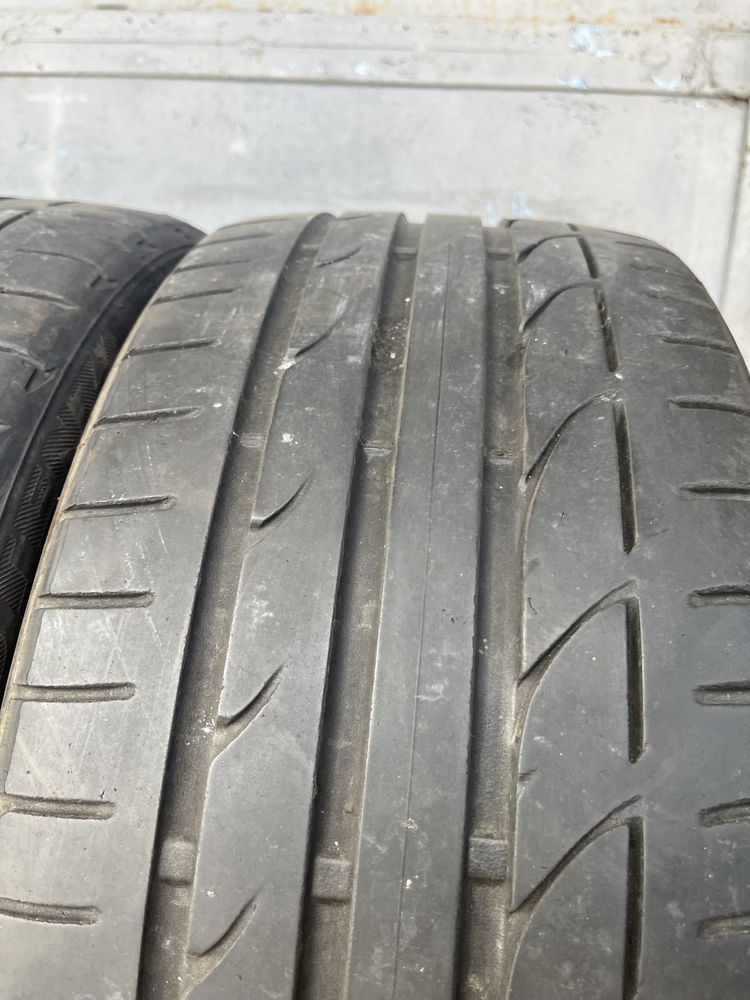 2 бр. летни гуми 225/35/18 Bridgestone AO DOT 2217 5 mm