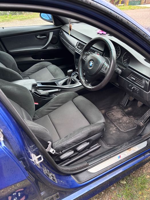 Dezmembrez BMW e90 318D volan pe dreapta