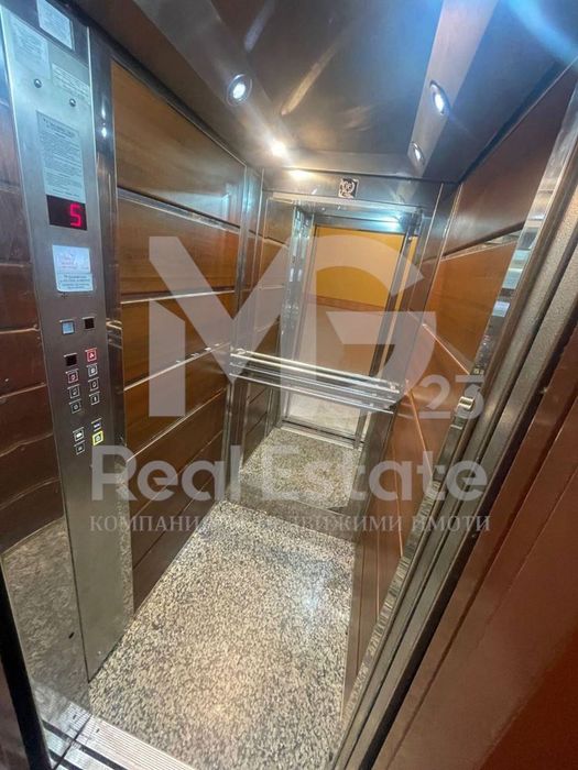 Продава се Тристаен апартамент в Пловдив, Коматевски възел - 101 кв.м за 1981 €/кв.м - Снимка #12