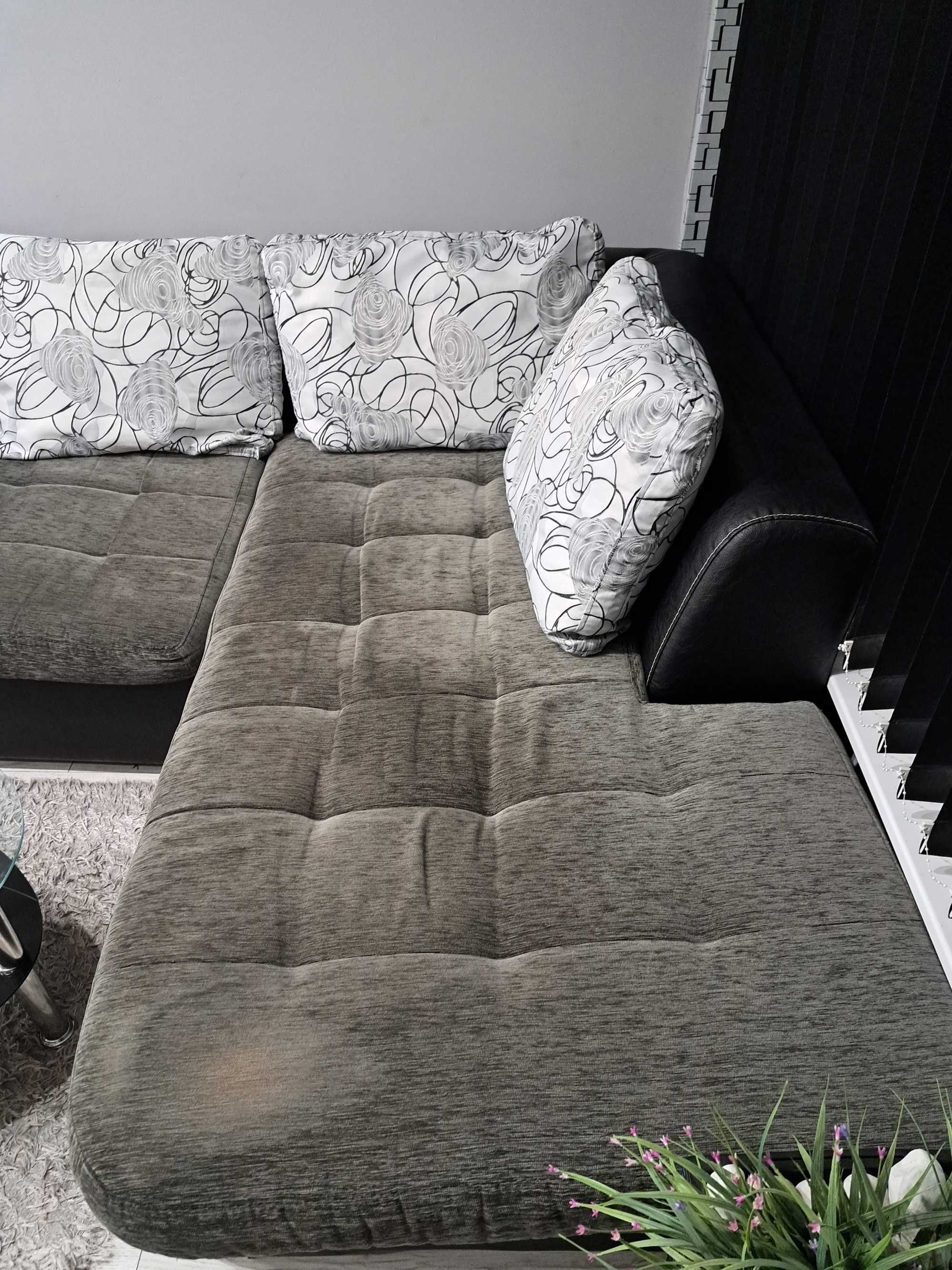 Ъглов разгегателен диван с ракла