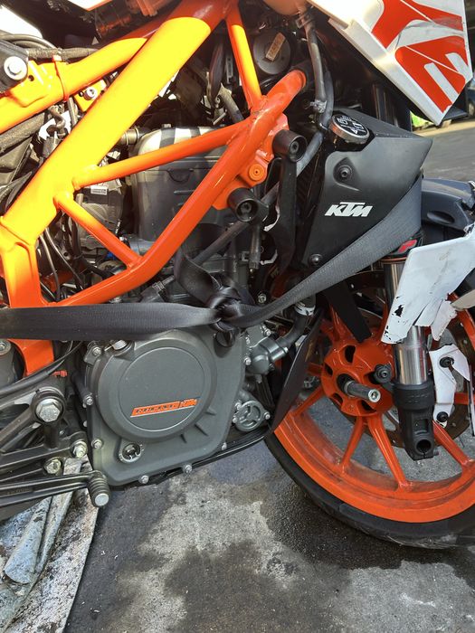 Продавам мотор КТМ Duke на части.