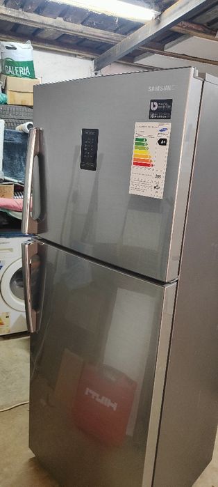 Продам отличный холодильник Самсунг.