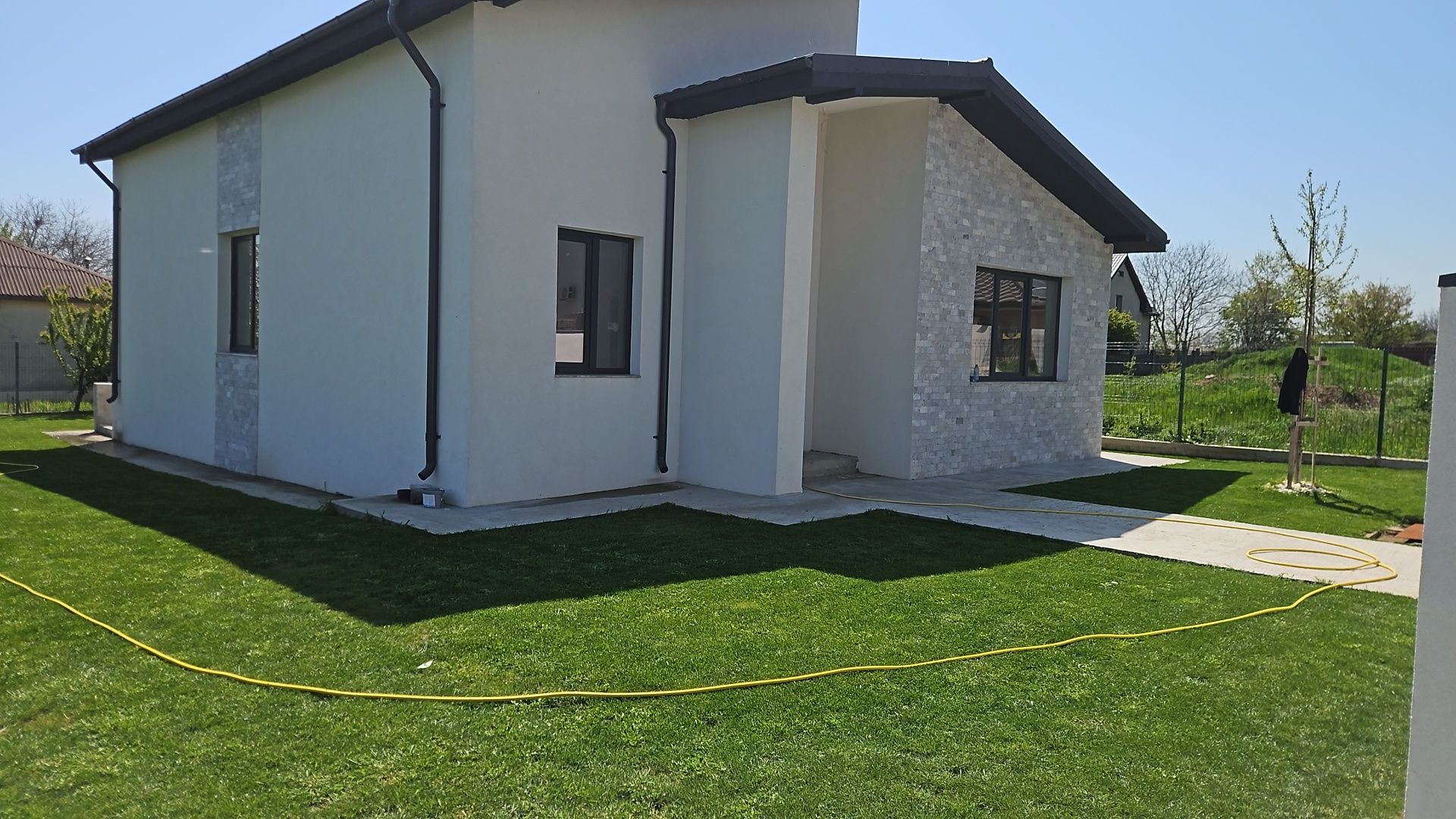 Casa P+M partial,teren 401 mp  (3 dormitoare,3 bai