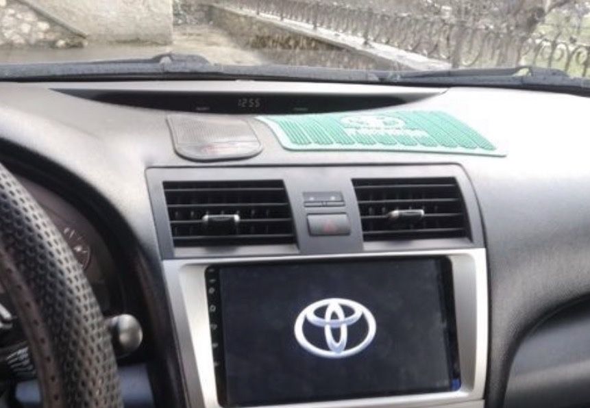 Продам магнитолу Android Toyota Camry 40