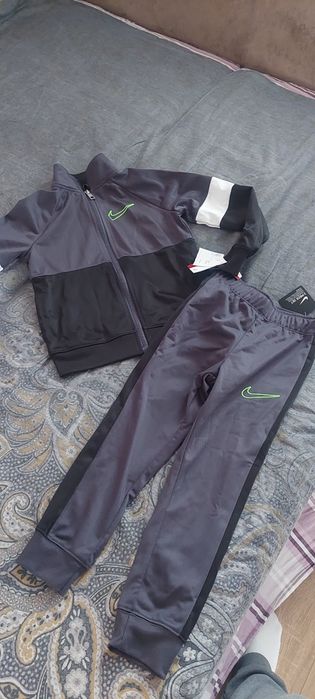 Trening de vanzare nou cu eticheta  materialul nu este din bumbac