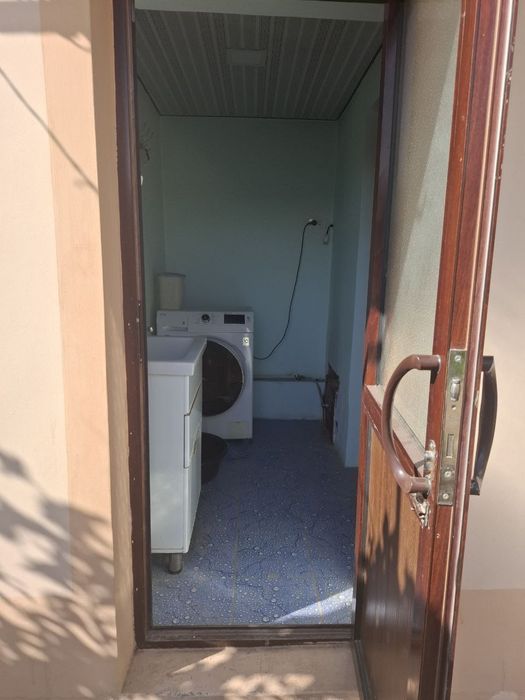 Срочна ховли сотилади