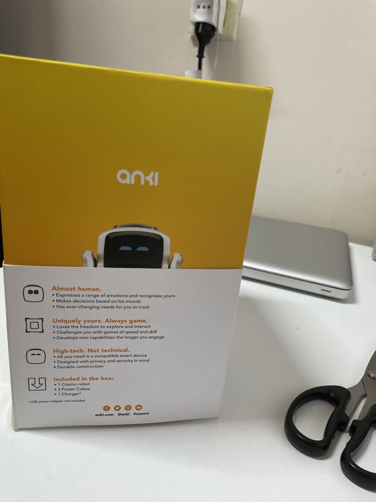 Робот Anki Cozmo в хорошем состоянии