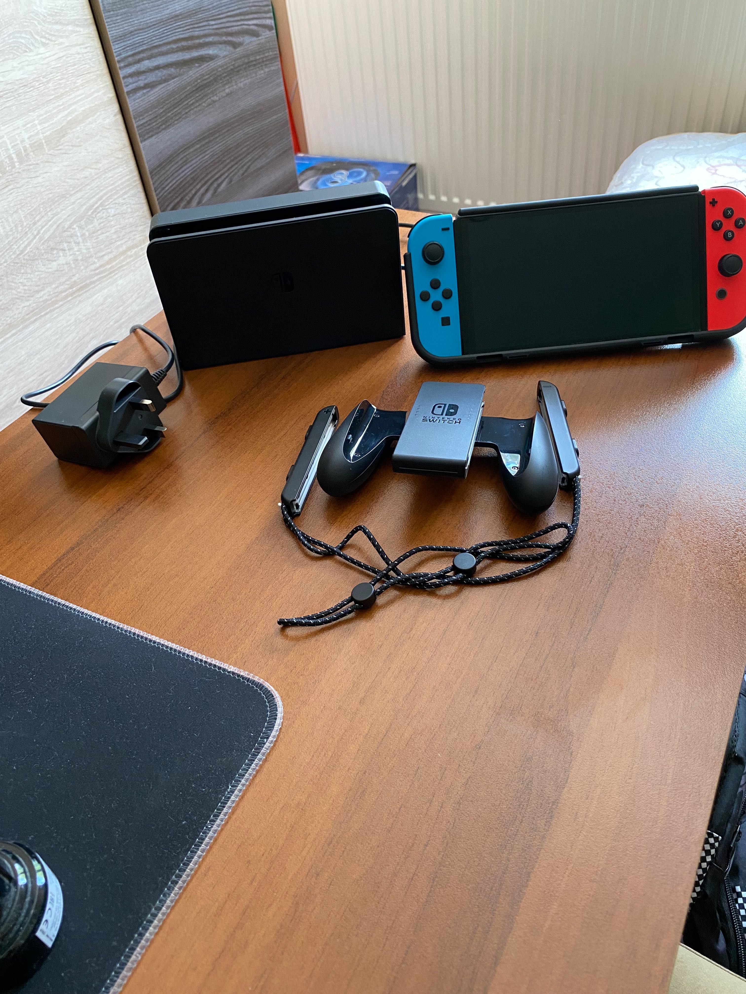 Nintendo Switch oled чисто нов