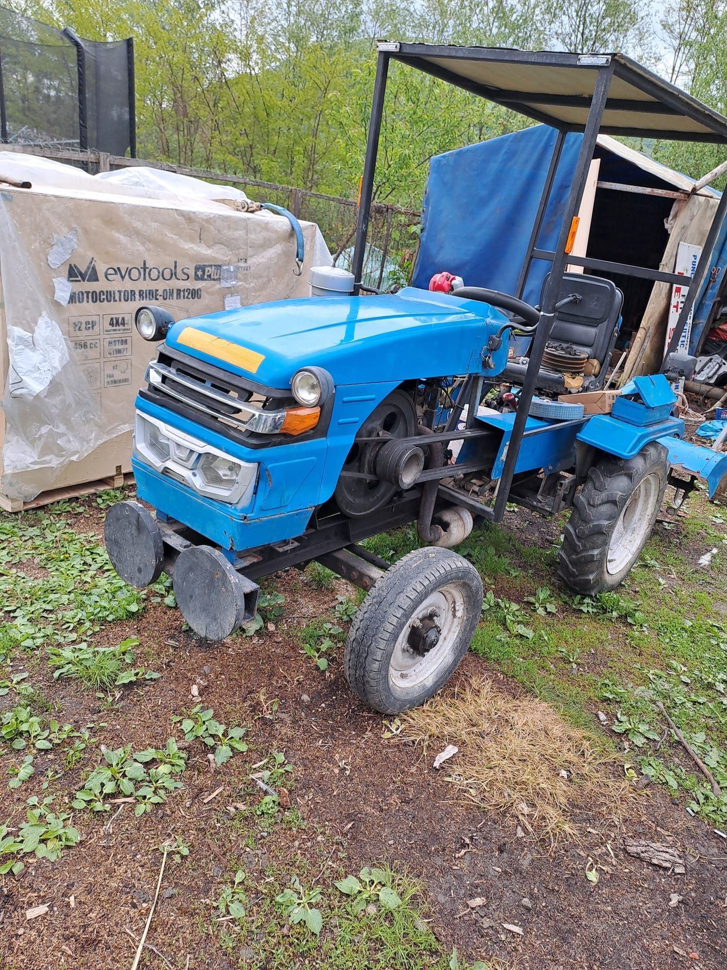 Tractor cu freza și plug