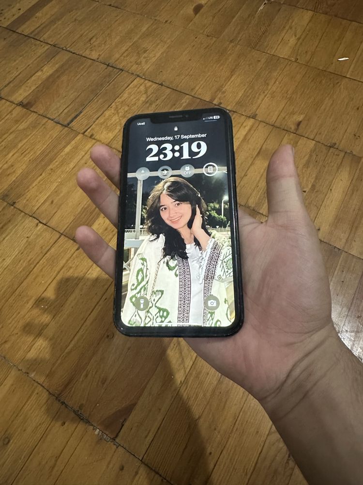 #Iphone Xr   128 GB LL/A