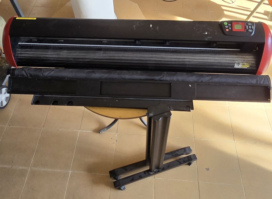 Плотер за печат и рязане на материалы SECABO