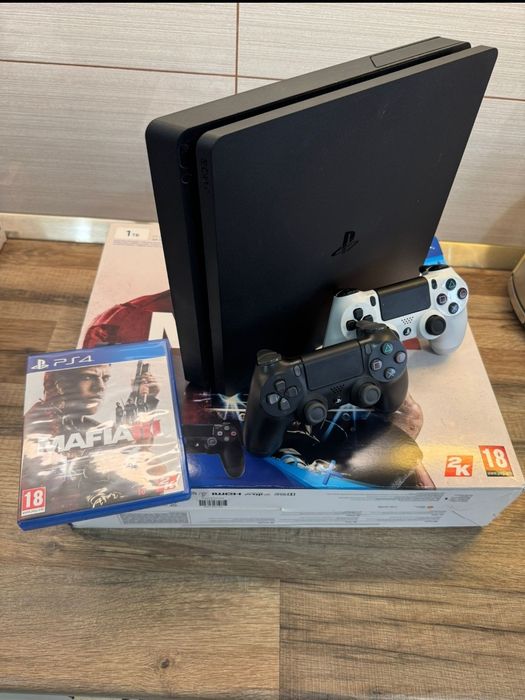 Player Station 4 Slim/ 1 TB. Ediție Specială  Mafia III