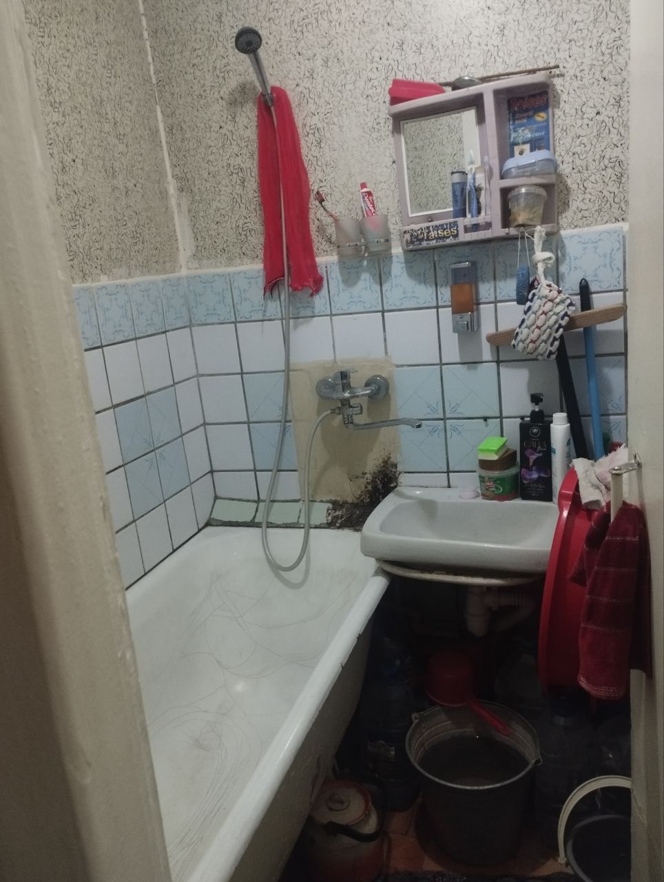 Chirchiq buston sanatoriyasida dom sotiladi narxi 50000 $ 3 xonali