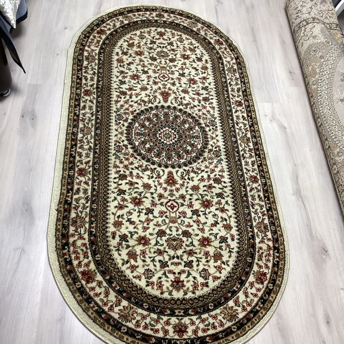 Продаем шерстенной ковер , хорошем состояние. Смотрится очень красиво.