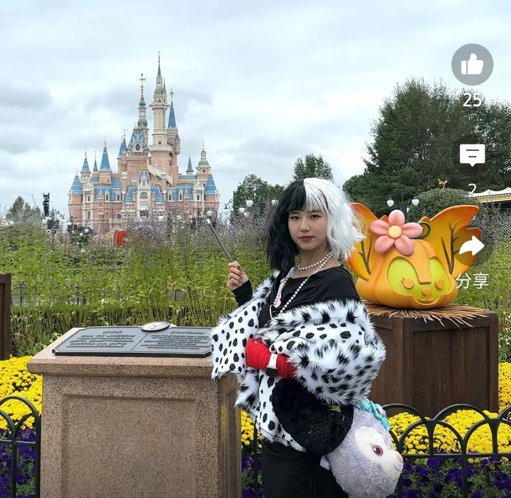 Продам карнавальный новогодний костюм Круэллы