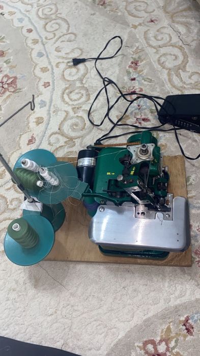 Оверлок б/у продаеться