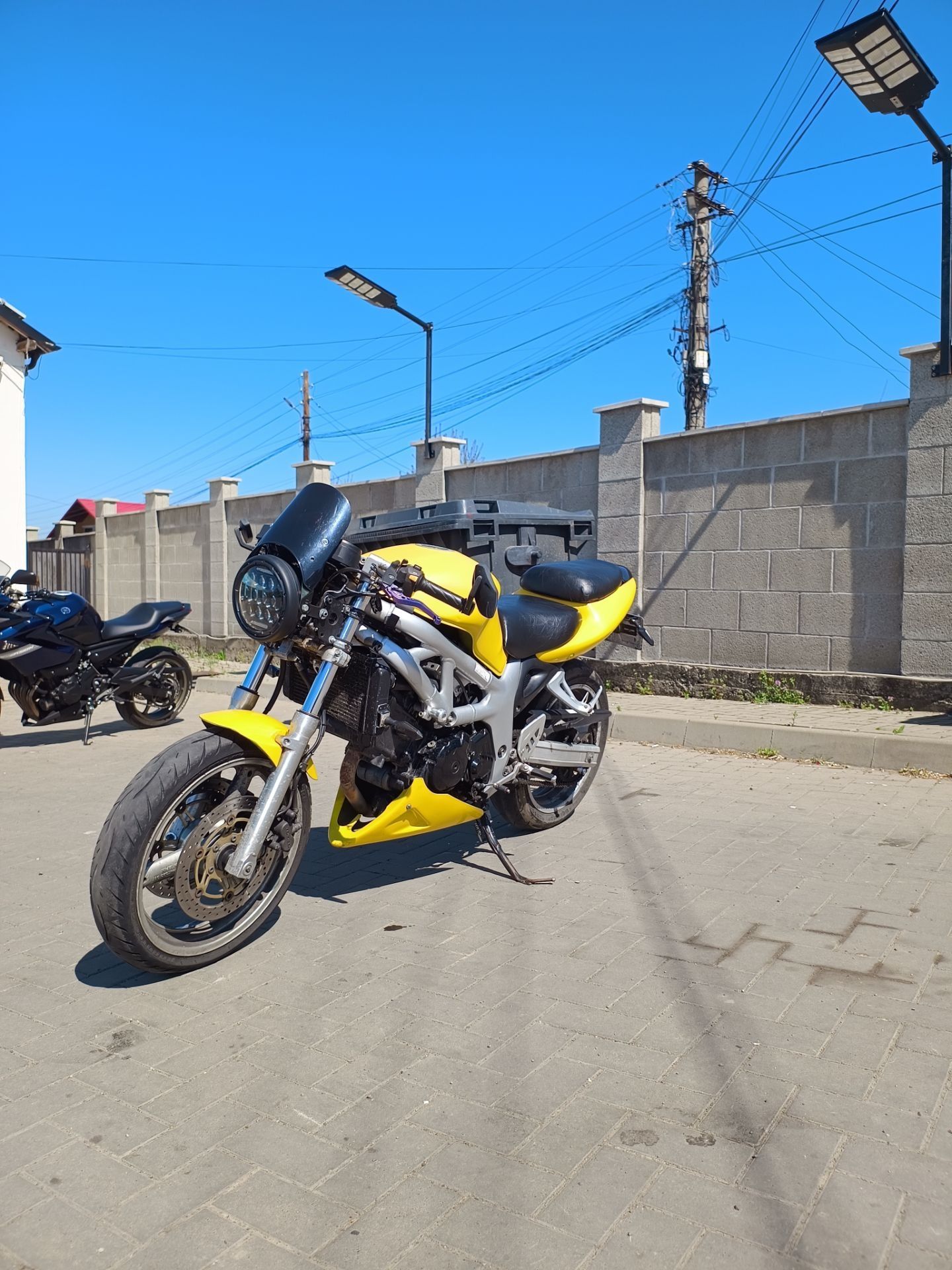 Suzuki sv650 naked (se poate limita A2)