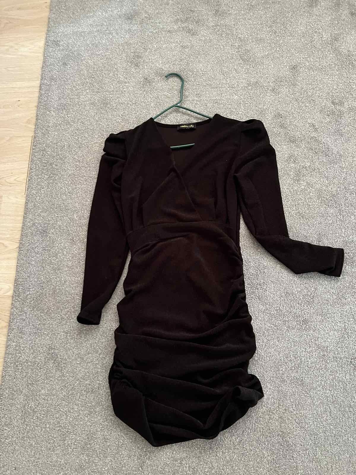 Черна рокля за официален повод