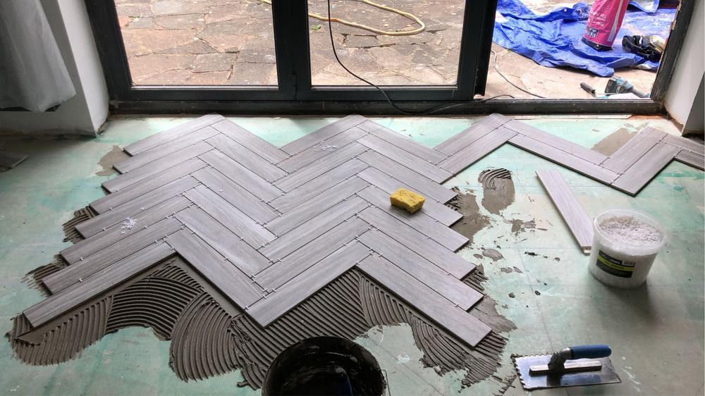 Montaj gresie fainta si decorative lavabile.