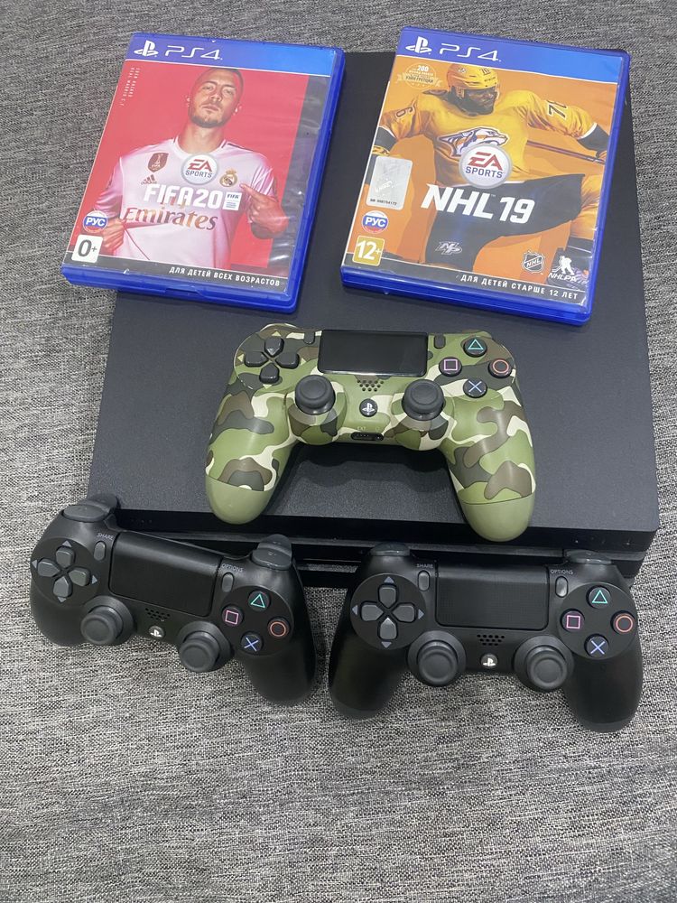 Ps4pro 1 ТБ 2 диска и 3 джостика