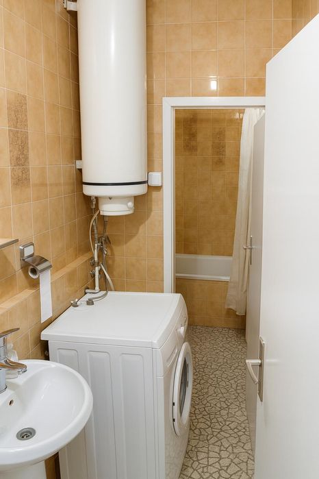 Тристаен апартамент под наем в жк. Тракия