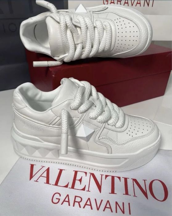 Adidasi Valentino Calitate Premium *Full box*