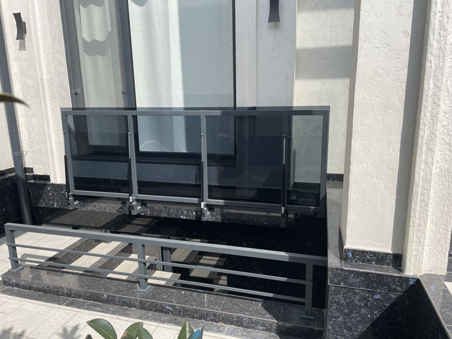 Peregarodka.uz 10mm qalinlikdagi oynali to’siqlar