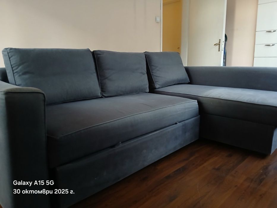 Ъглов диван с лежанка плюс опция за сън и място за съхранение