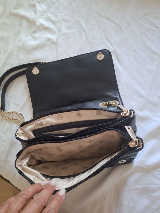 Geanta  de  dama  marca  guess