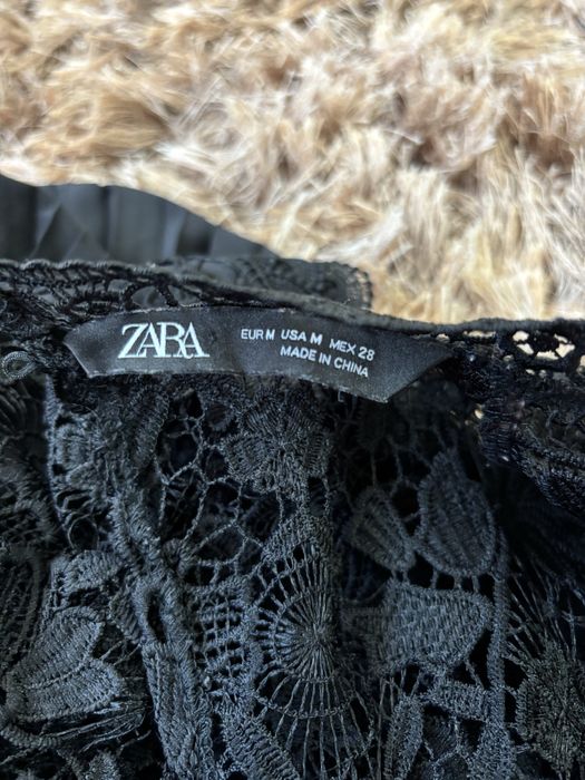 Rochie neagra plisata cu dantela