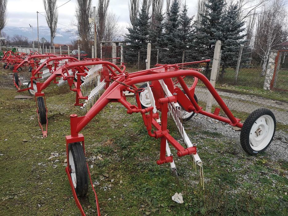 Продавам теглещи и моторни сеносъбирачи обръщачи