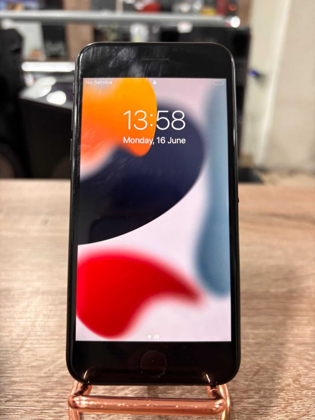 Продавам Мобилен Телефон Iphone 7