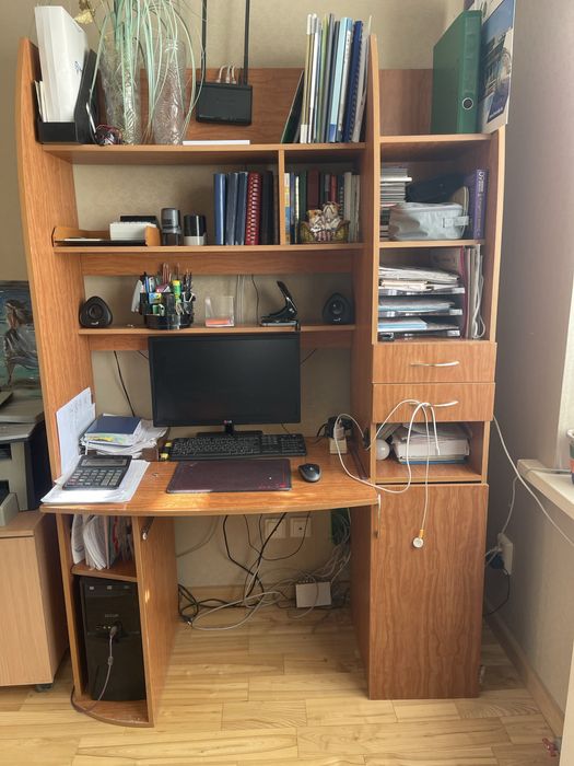 Продам стол компьютерный