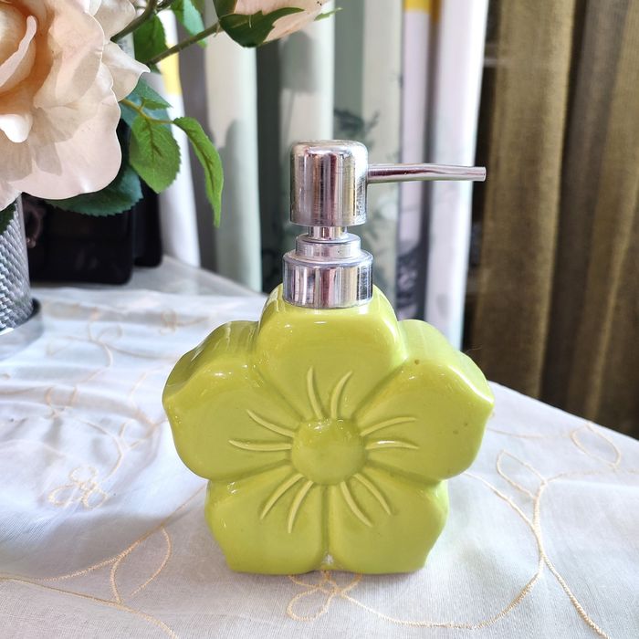 Ёмкость для жидкого мыла керамика.