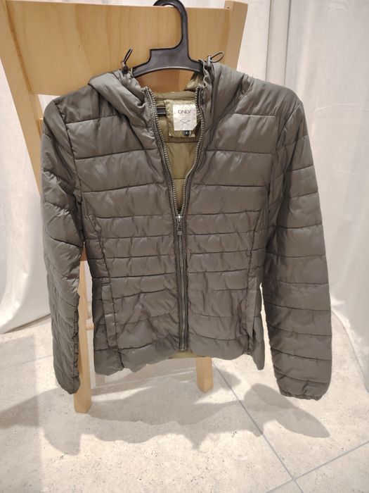 Яке Only, анцунг Balenciaga, блуза Reserved