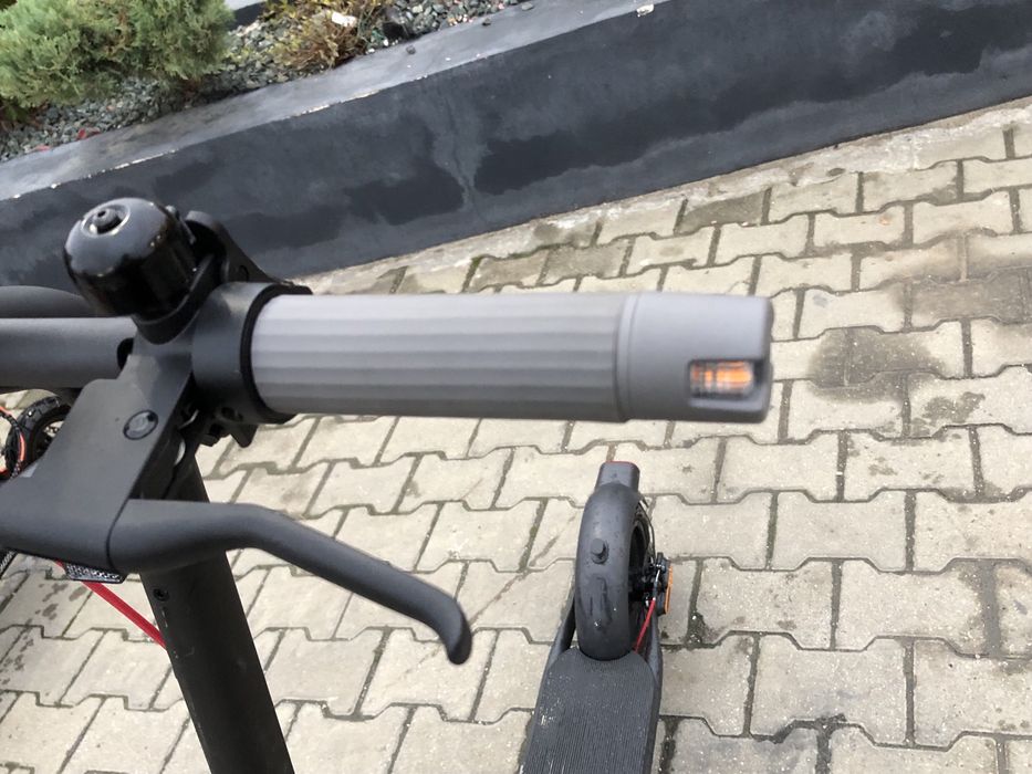 Vând trotineta electrica Navee V50i