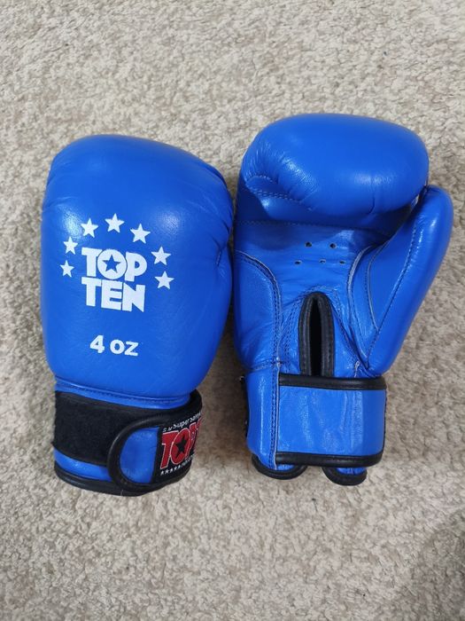 Боксерские перчатки, новые, детские, натуральная кожа.
