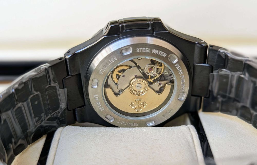 Patek Philippe Nautilus Perpetual Calendar с автоматичен механизъм