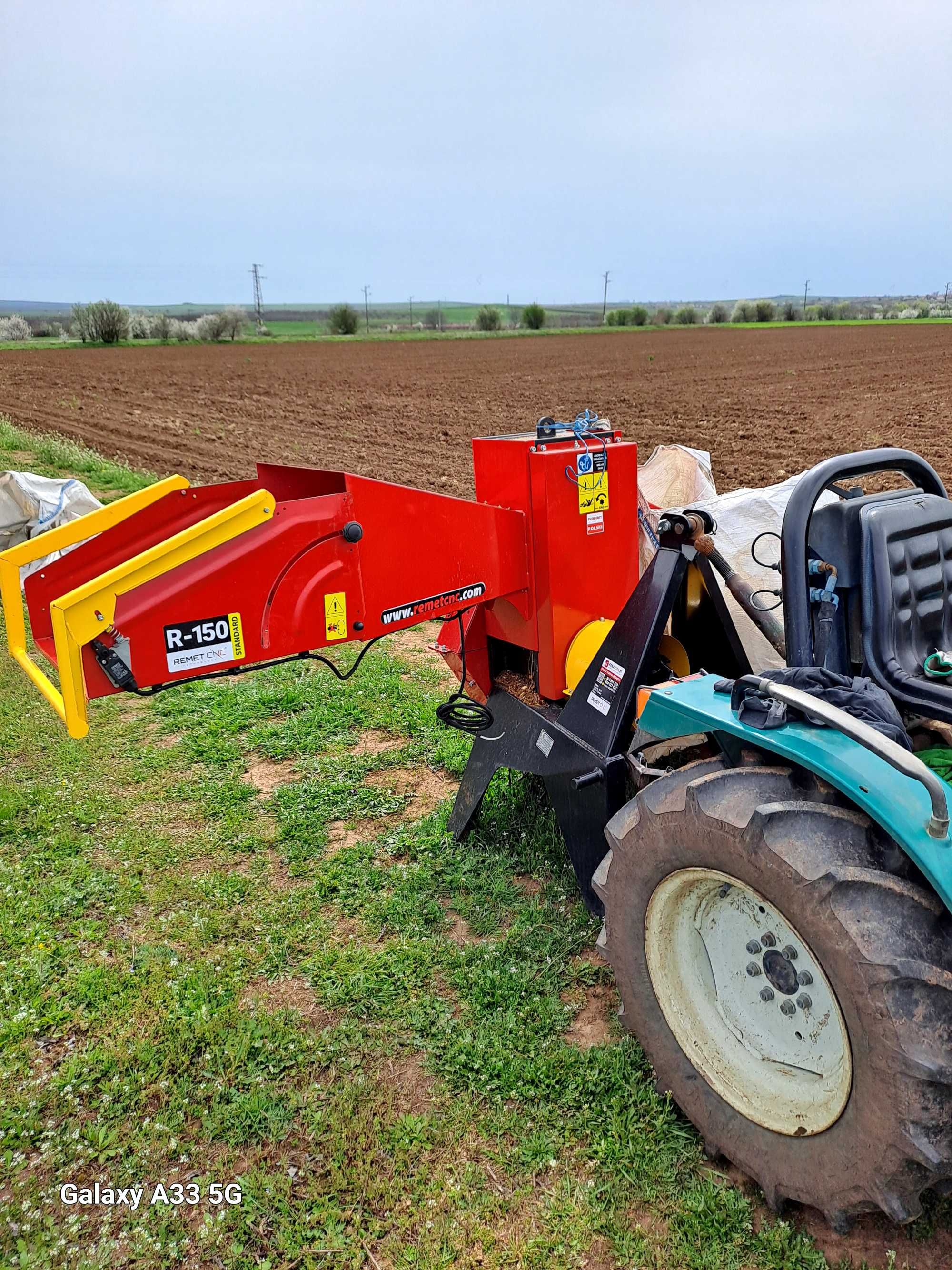 Дробилка за клони и дървесина R-150