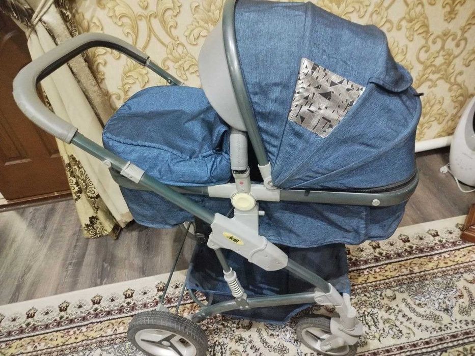 Детская коляска — удобная, прочная и в хорошем состоянии