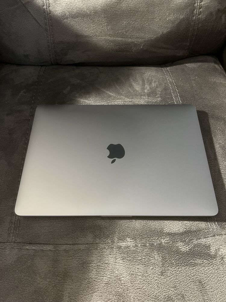 MacBook Pro 2020 13" M1 16GB RAM 256GB full box