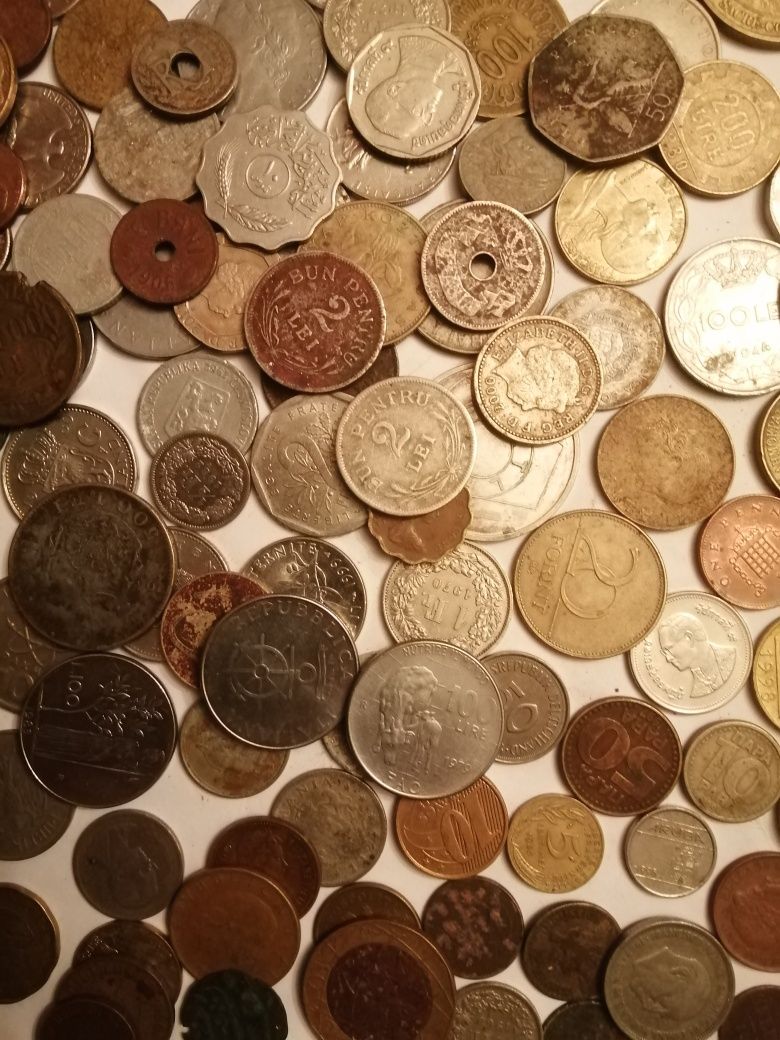 Colecție monezi românești si straine + 70 de bancnote românești și str