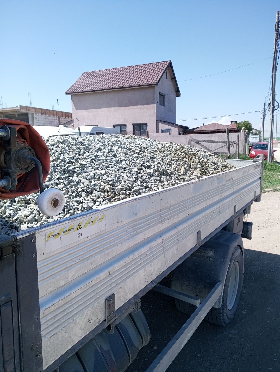 Vindem și transportam piatra alba vânătă orice dimensiune cap de miel