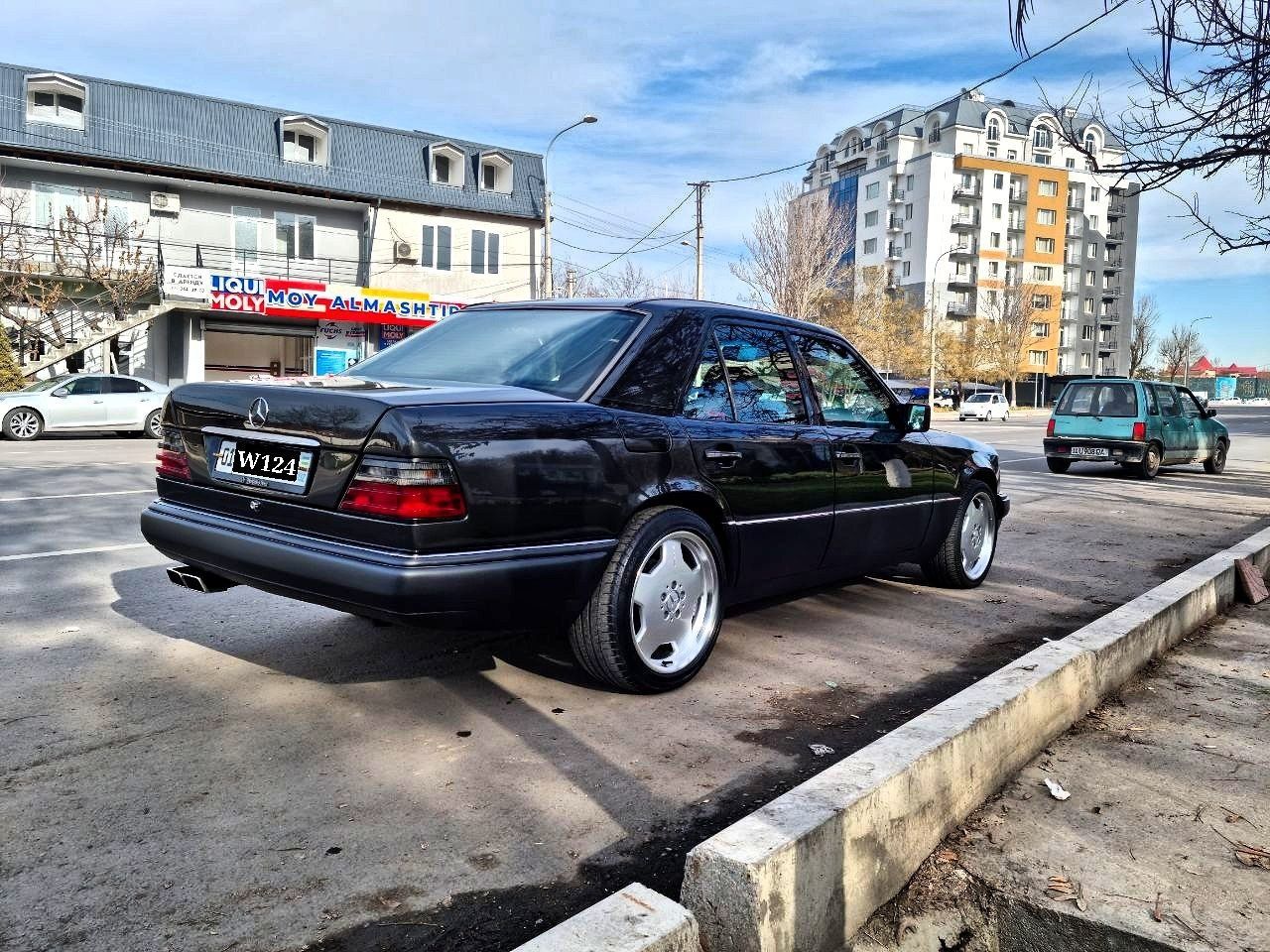 Mercedes-Benz W124 (E320)