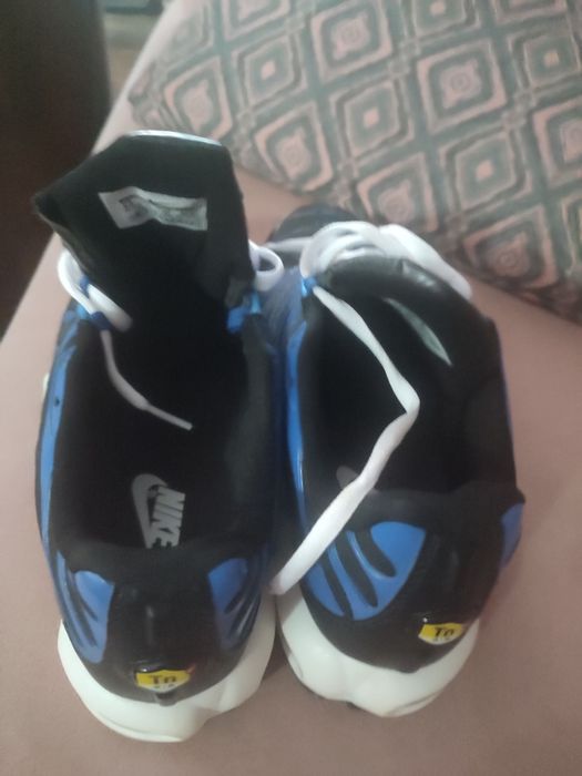 Nike Air Max plus noi, diferența de mărime 42-43