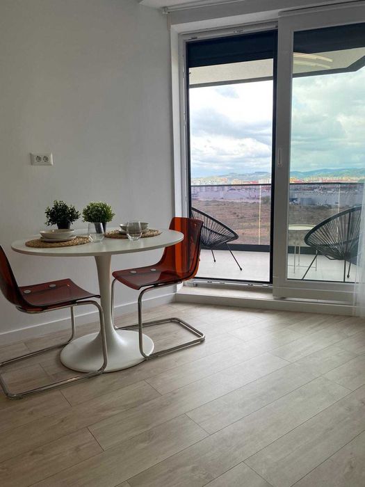 Închiriez garsonieră de lux cu loc de parcare in ansamblul Evolution