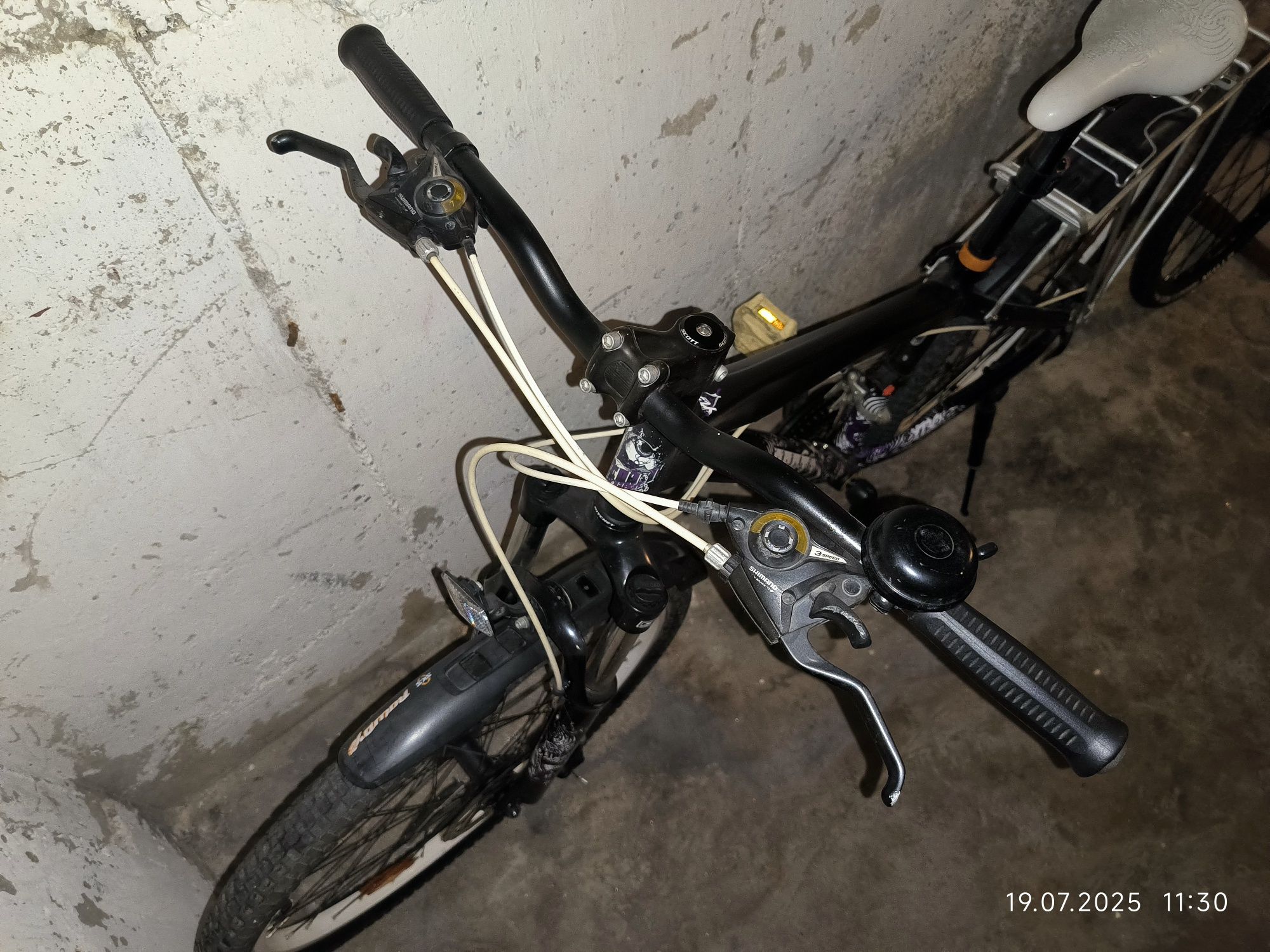 Vând bicicleta roți 26" in stare buna