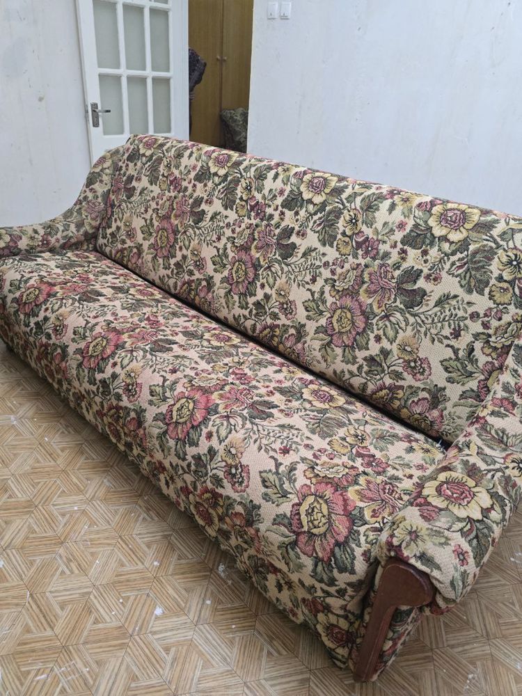 Продам диван и 2 кресла в хорошем состоянии